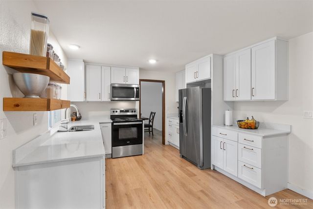 18624 59th Street E, Lake Tapps, WA 98391