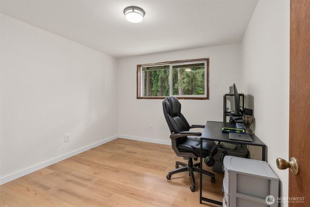 18624 59th Street E, Lake Tapps, WA 98391