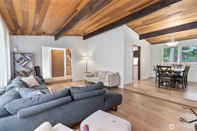 18624 59th Street E, Lake Tapps, WA 98391