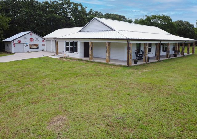 632 County Road 1952, Yantis, TX 75497