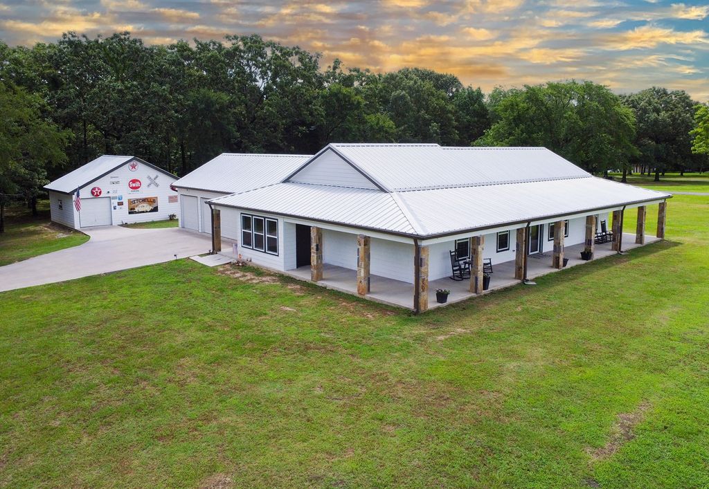 632 County Road 1952, Yantis, TX 75497