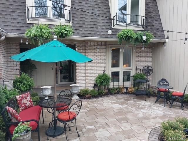 1243 Woodcrest Circle, Bloomfield Hills, MI 48304