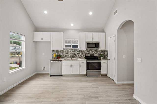 396 Westchase, Montgomery, TX 77316
