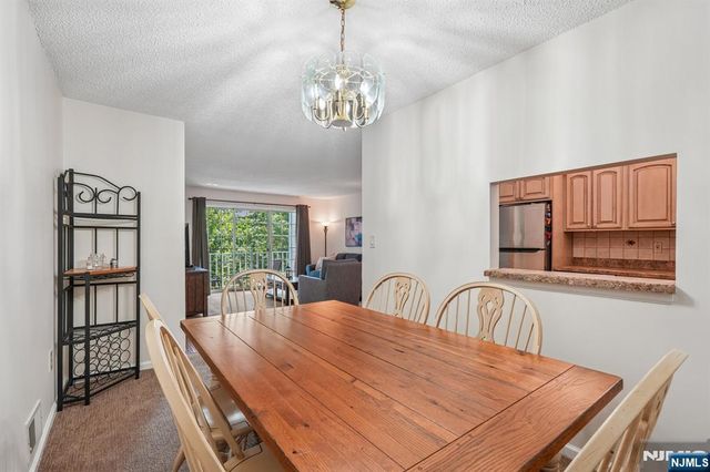 945 Juniper Way, Mahwah, NJ 07430
