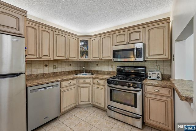 945 Juniper Way, Mahwah, NJ 07430
