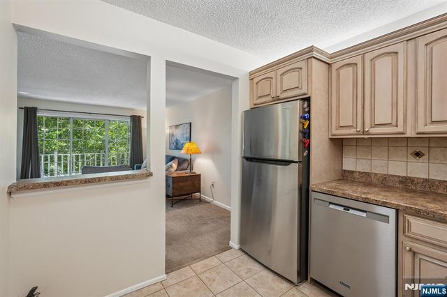 945 Juniper Way, Mahwah, NJ 07430