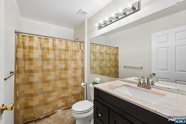 945 Juniper Way, Mahwah, NJ 07430