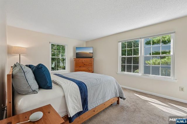 945 Juniper Way, Mahwah, NJ 07430