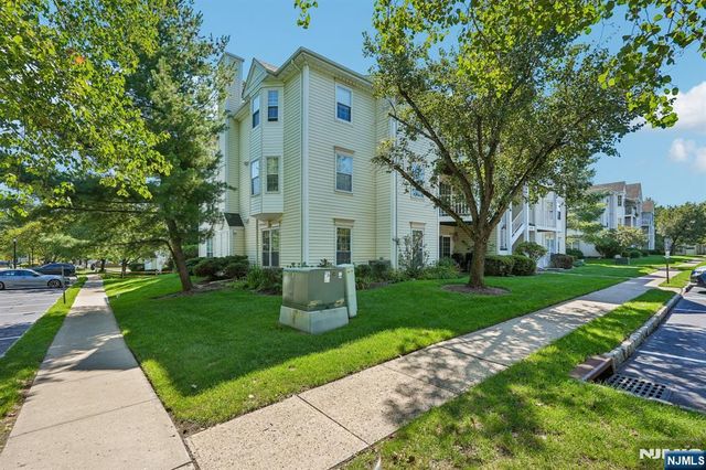 945 Juniper Way, Mahwah, NJ 07430