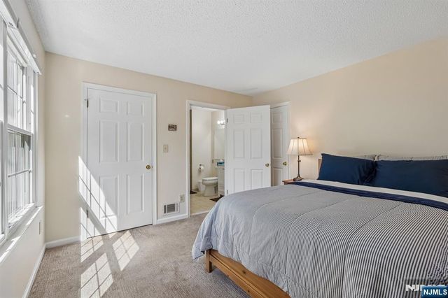 945 Juniper Way, Mahwah, NJ 07430