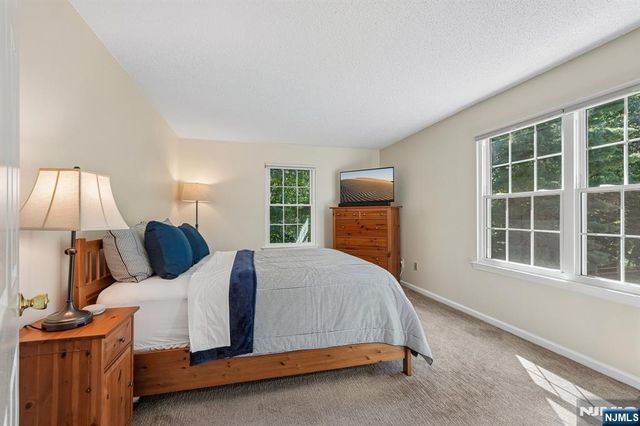 945 Juniper Way, Mahwah, NJ 07430