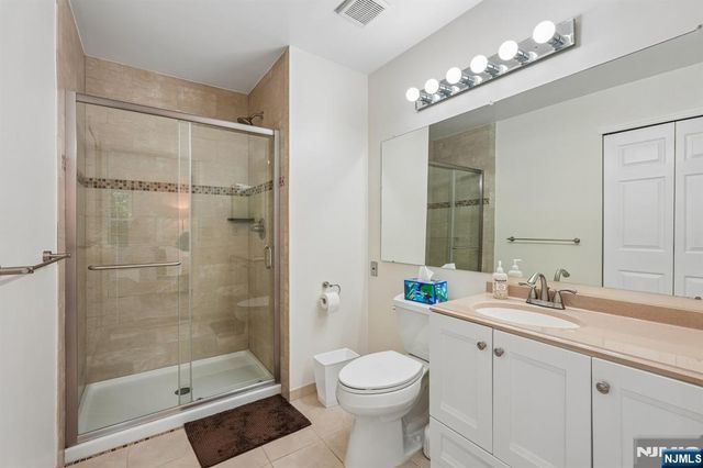 945 Juniper Way, Mahwah, NJ 07430