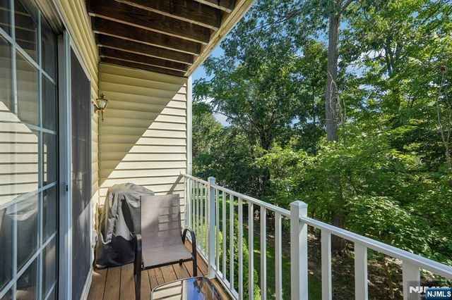 945 Juniper Way, Mahwah, NJ 07430