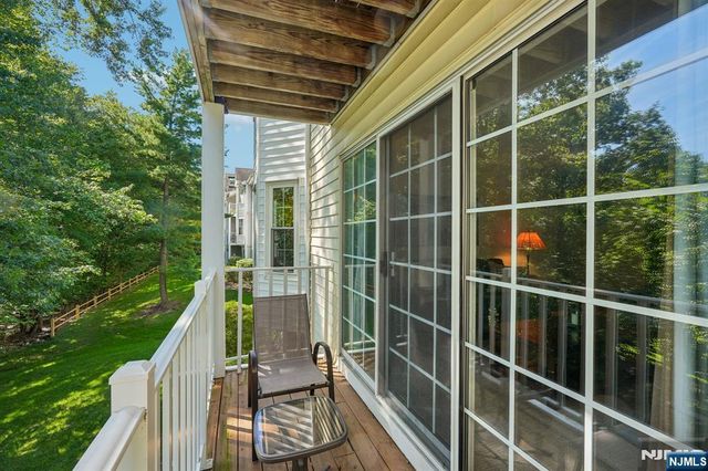 945 Juniper Way, Mahwah, NJ 07430