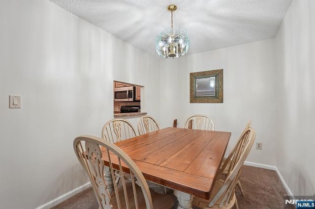 945 Juniper Way, Mahwah, NJ 07430