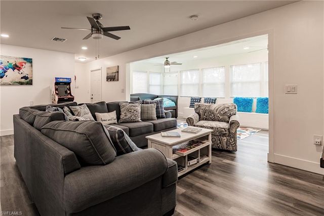 1942 Roseate LN, Sanibel, FL 33957