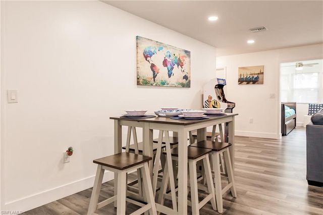 1942 Roseate LN, Sanibel, FL 33957