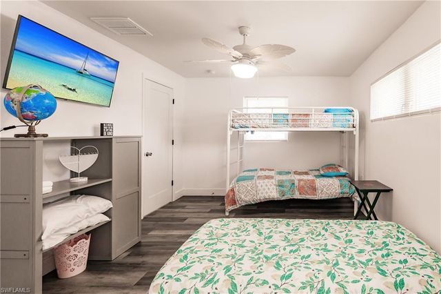 1942 Roseate LN, Sanibel, FL 33957