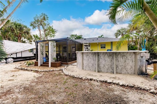 1942 Roseate LN, Sanibel, FL 33957