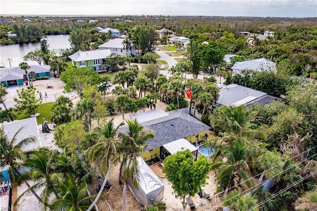 1942 Roseate LN, Sanibel, FL 33957