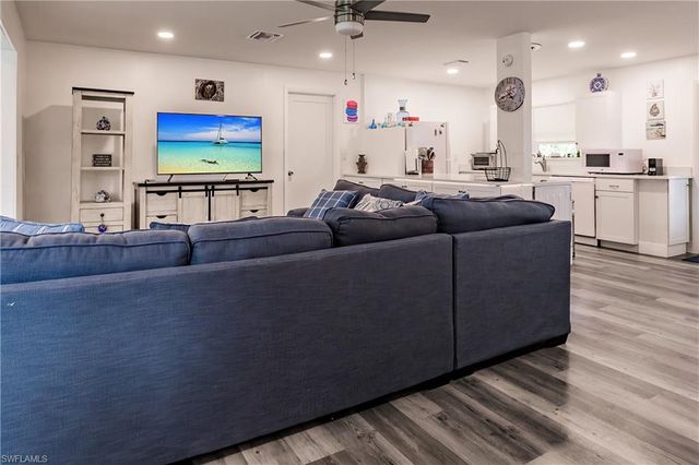 1942 Roseate LN, Sanibel, FL 33957