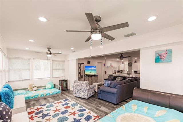 1942 Roseate LN, Sanibel, FL 33957