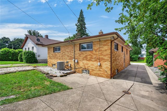11424 Bradwell Road, Garfield Heights, OH 44125