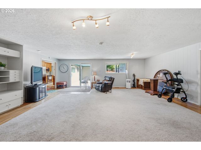 6030 Se MCNARY Rd, Milwaukie, OR 97267