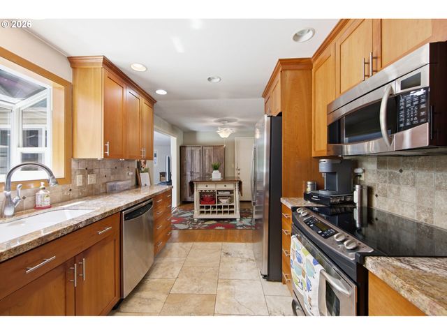 6030 Se MCNARY Rd, Milwaukie, OR 97267