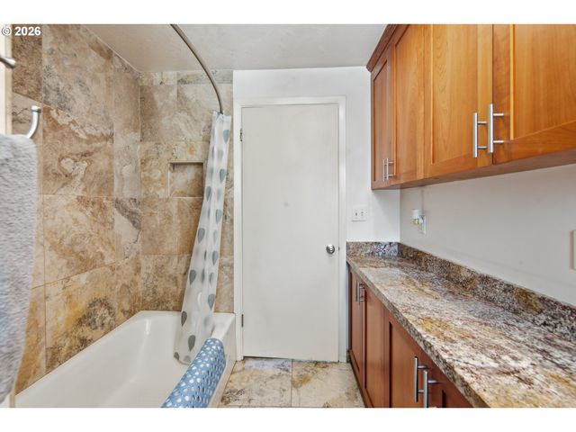 6030 Se MCNARY Rd, Milwaukie, OR 97267