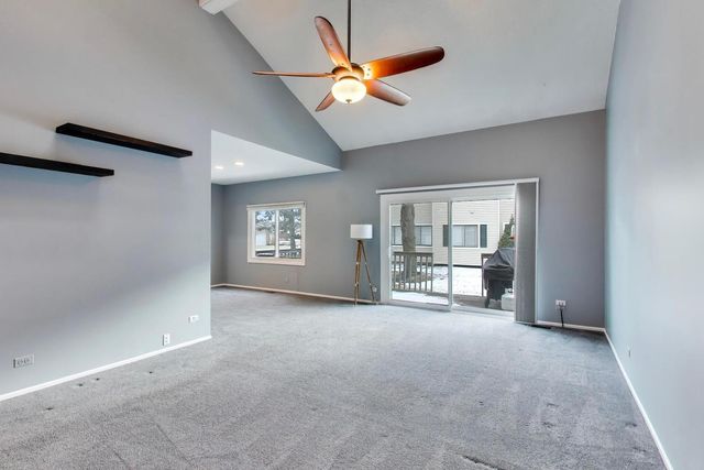 1096 PINE TREE Circle N, Buffalo Grove, IL 60089