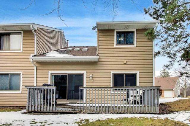 1096 PINE TREE Circle N, Buffalo Grove, IL 60089