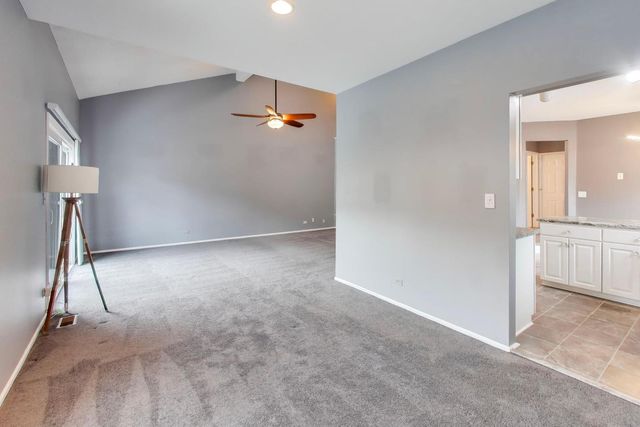 1096 PINE TREE Circle N, Buffalo Grove, IL 60089