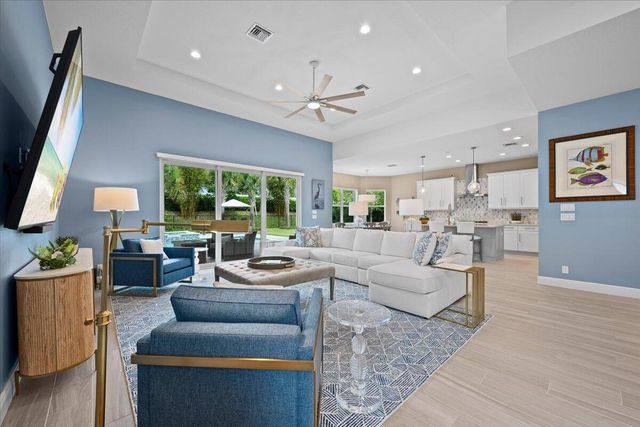 9236 Crestview Circle, Palm Beach Gardens, FL 33412