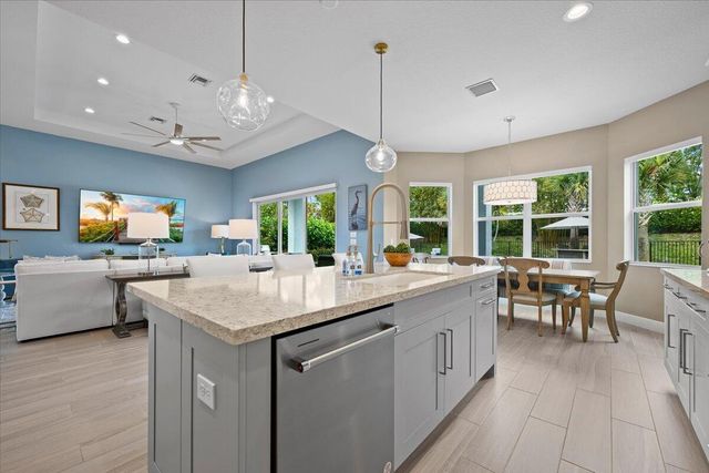 9236 Crestview Circle, Palm Beach Gardens, FL 33412