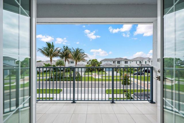 9236 Crestview Circle, Palm Beach Gardens, FL 33412