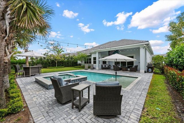 9236 Crestview Circle, Palm Beach Gardens, FL 33412
