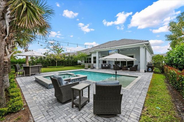 9236 Crestview Circle, Palm Beach Gardens, FL 33412