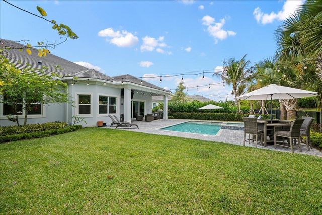 9236 Crestview Circle, Palm Beach Gardens, FL 33412