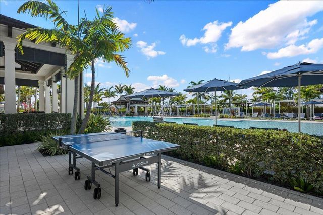 9236 Crestview Circle, Palm Beach Gardens, FL 33412