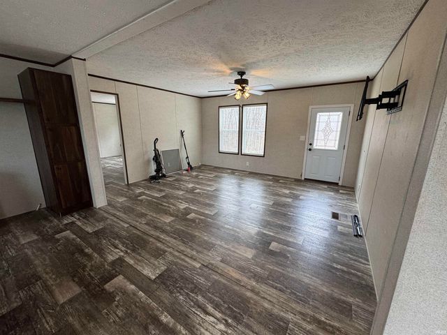 9123 E Pine Road, Bloomfield, IN 47424