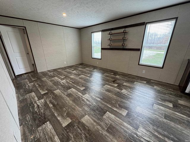 9123 E Pine Road, Bloomfield, IN 47424