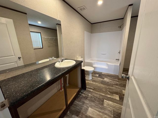 9123 E Pine Road, Bloomfield, IN 47424