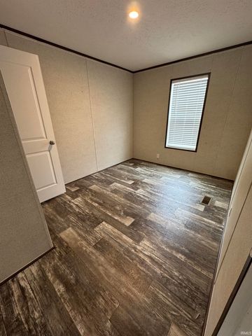 9123 E Pine Road, Bloomfield, IN 47424