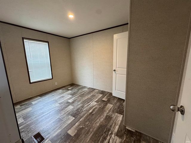 9123 E Pine Road, Bloomfield, IN 47424