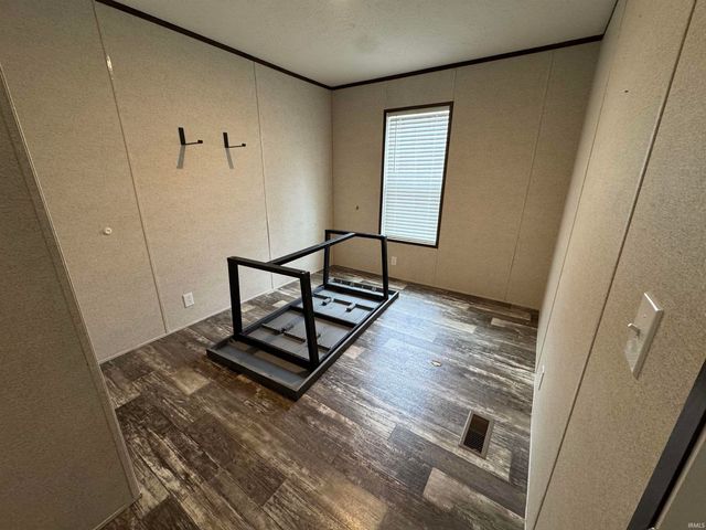 9123 E Pine Road, Bloomfield, IN 47424