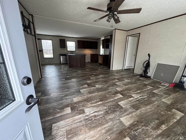 9123 E Pine Road, Bloomfield, IN 47424