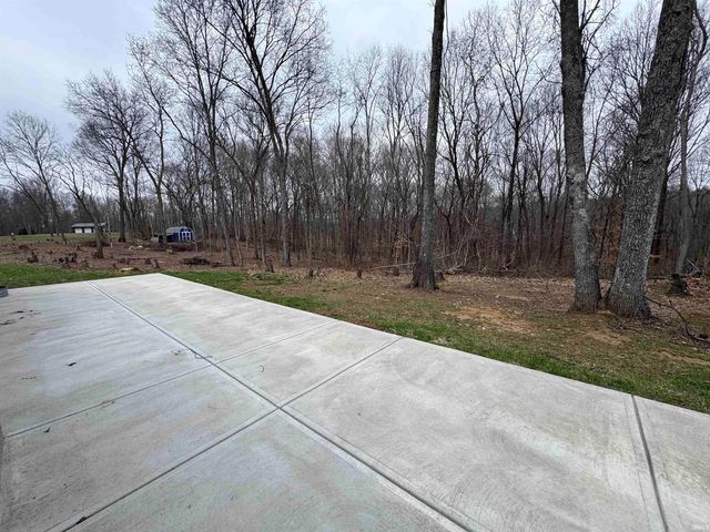 9123 E Pine Road, Bloomfield, IN 47424