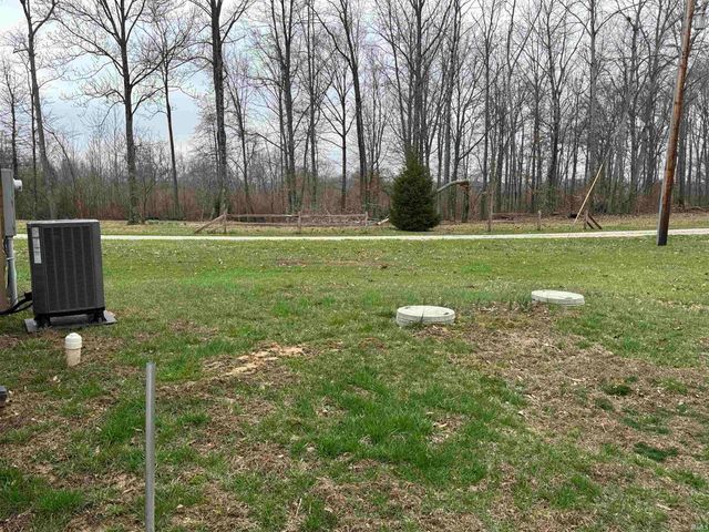 9123 E Pine Road, Bloomfield, IN 47424