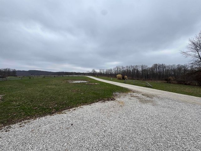 9123 E Pine Road, Bloomfield, IN 47424